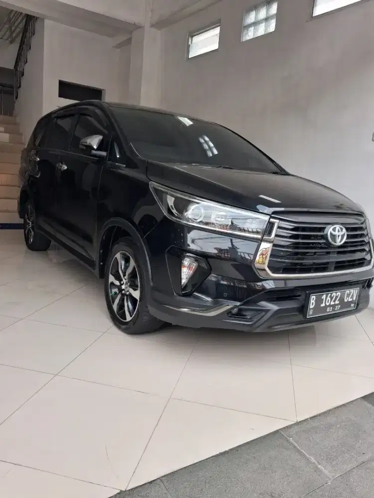 Innova Venturer 2.4 AT 2022 Tangan 1 dari baru