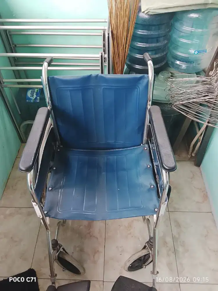 Di jual kursi roda kondisi msh baru pake 1 bulan