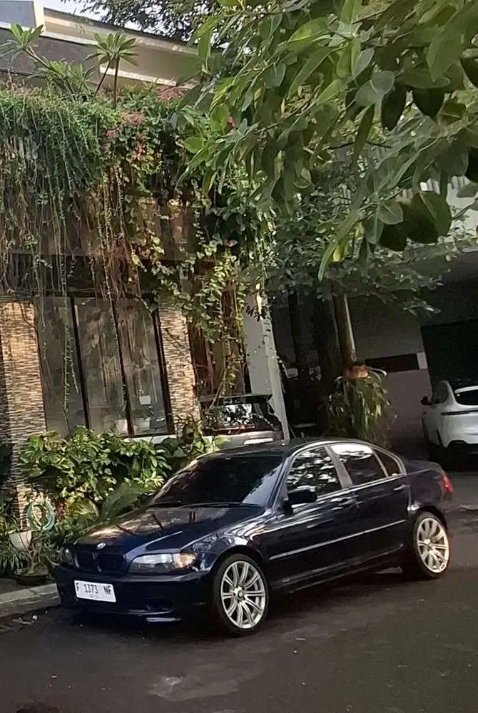 BMW 318i 2003 Bensin