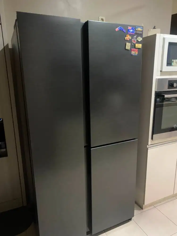 Samsung Kulkas Side-by-Side Modern (Kondisi Mulus)