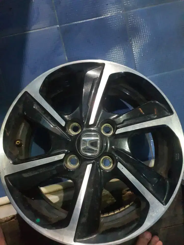 Di jual velg original allnew brio satya tahun 2024