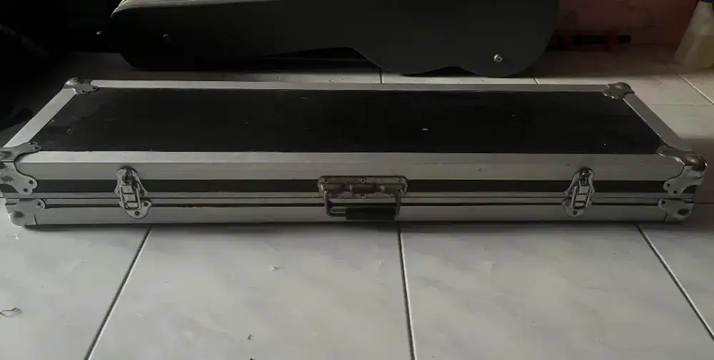 Hardcase atau flightcase utk efek gitar atau peralatan squenser mewah