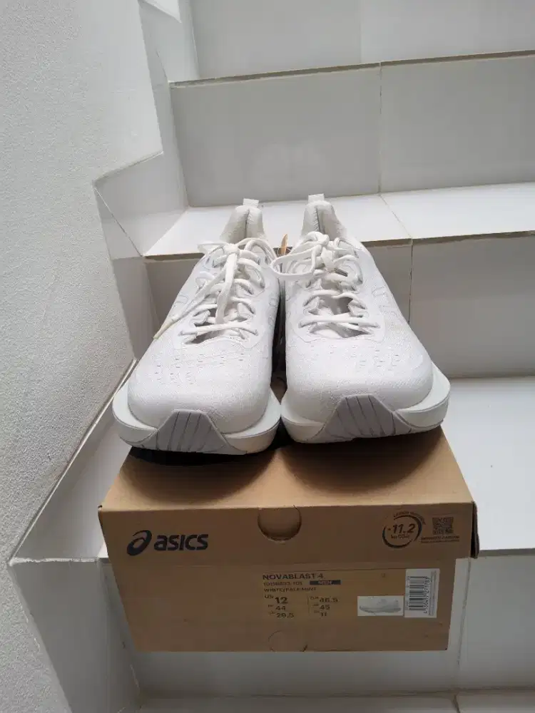 Sepatu Novablast 4 warna Putih