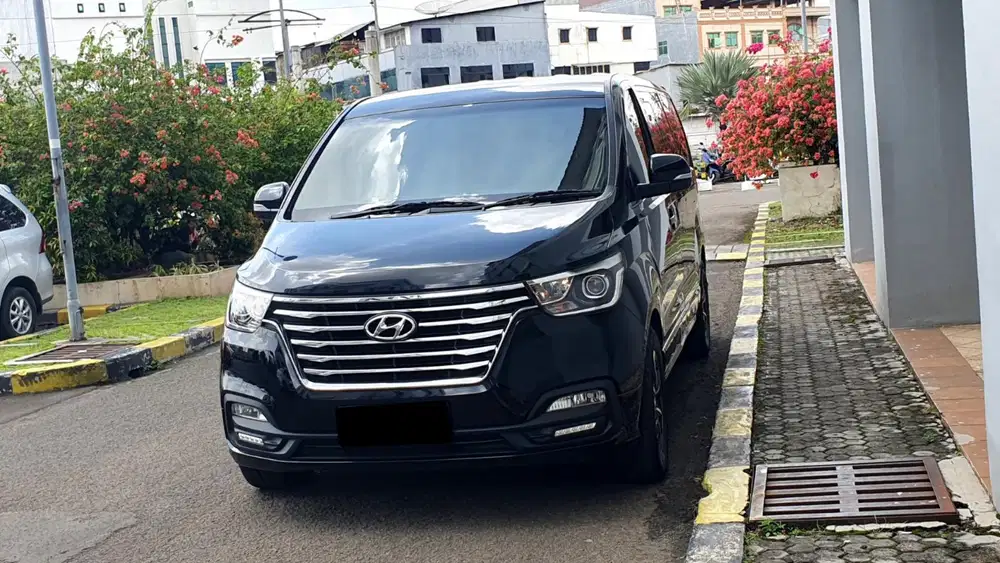 Km 37rb hyundai h1 royale diesel 2018 hitam