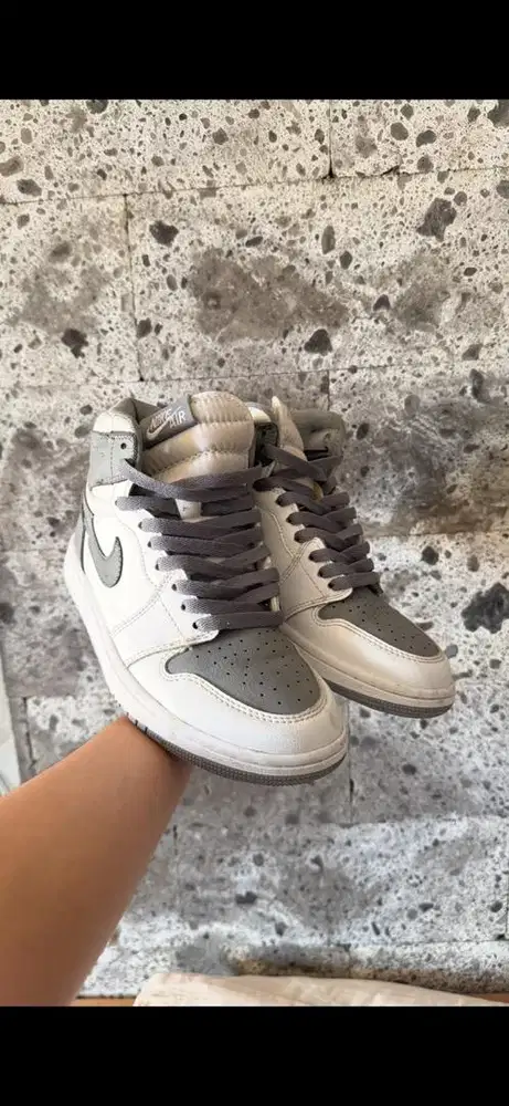 NIKE AIR JORDAN 1 MID GREY/WHITE
