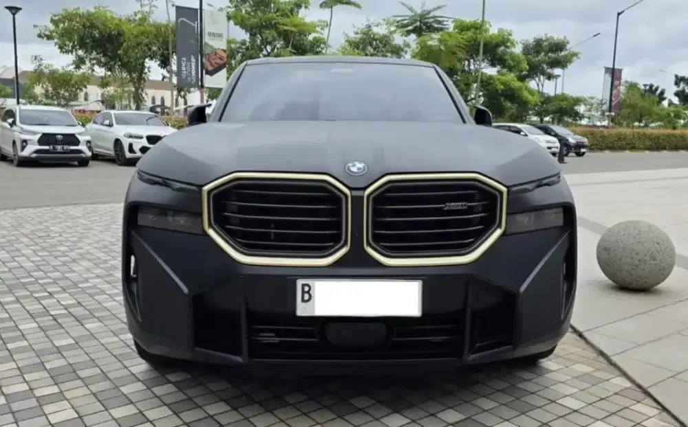 BMW XM 4.4L V8 Hybrid 2023