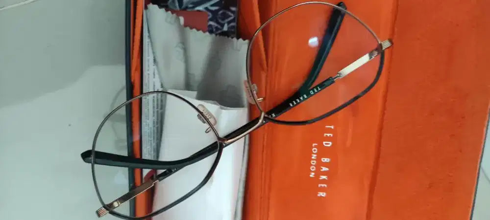Kacamata Ted baker original