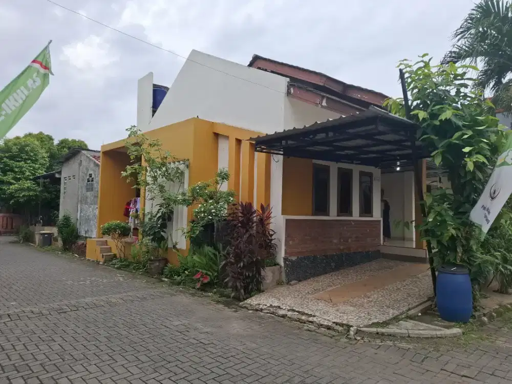 Disewakan rumah untuk keluarga muslim rapih terawat luas