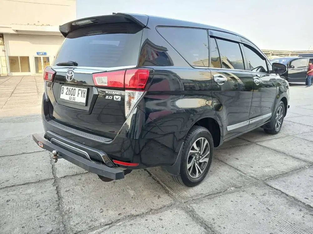 Toyota Kijang Innova 2.0 V 2022 km 53rb