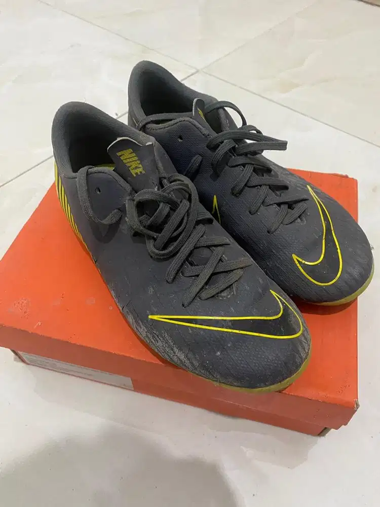 Sepatu sepak bola nike original