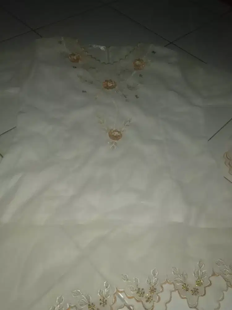 Kebaya wanita cantik
