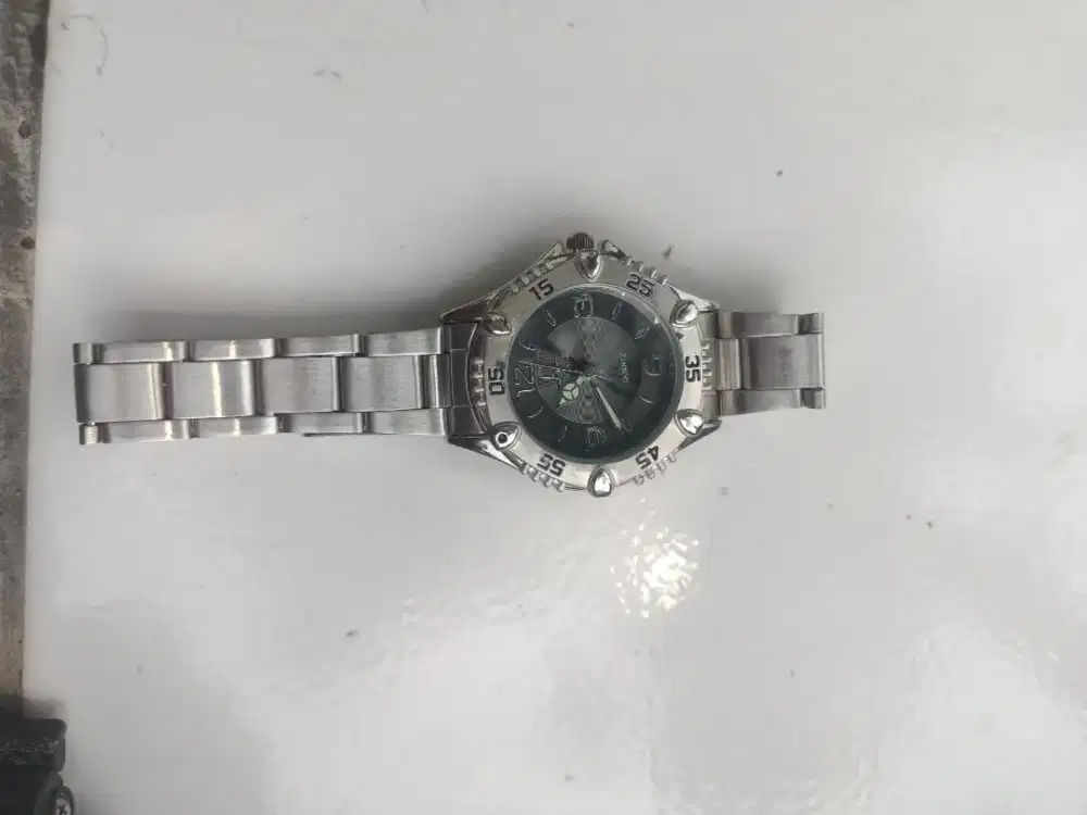 Jam tangan wanita Pinnacle masih normal