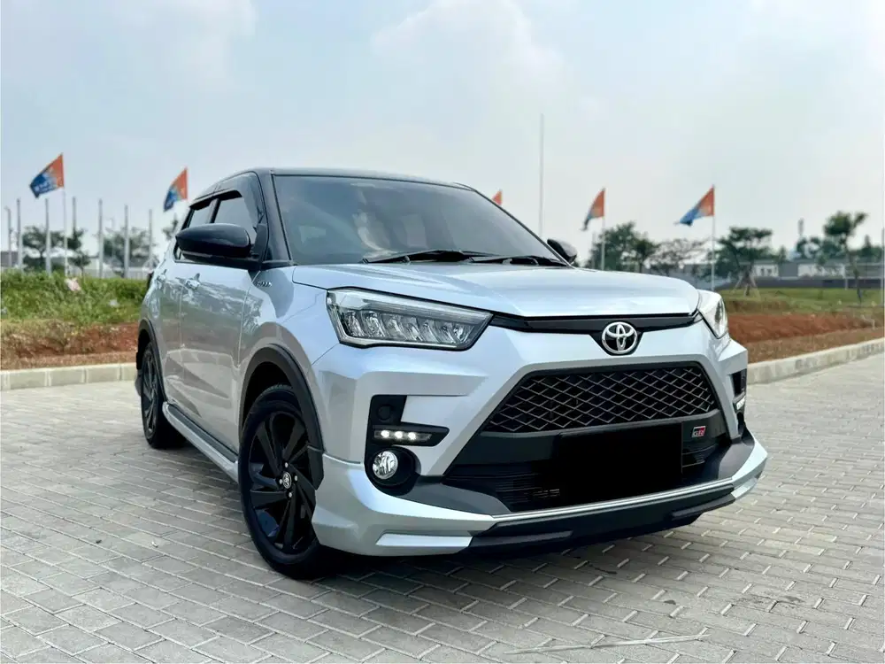 (KM 18 RIBU) Toyota Raize 1.0 Turbo GR SPORT Silver two tone 2025