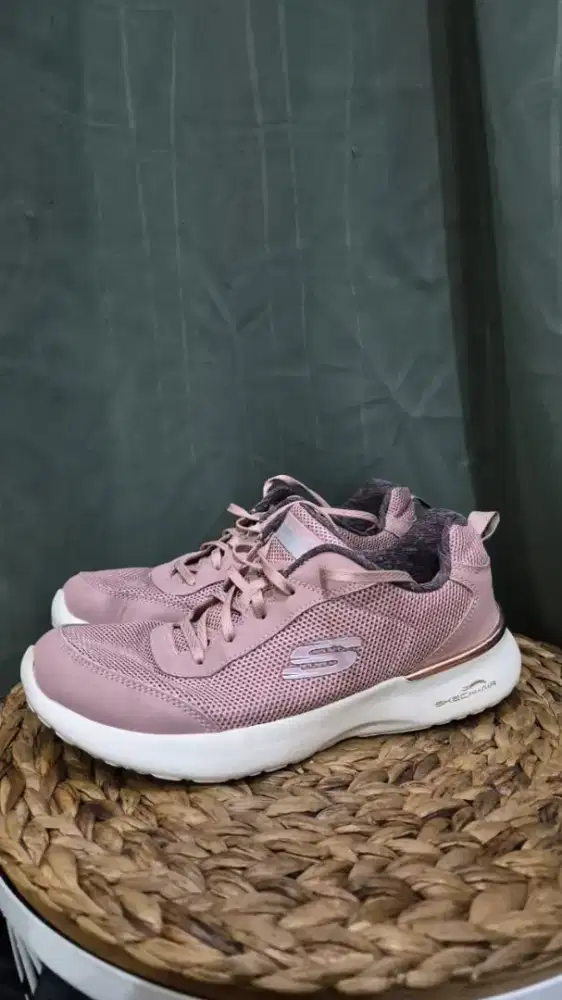 Preloved Skechers Air Dynamight Women size 39