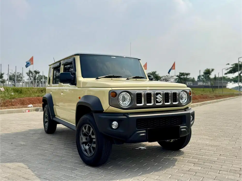 (KM 13 RIBU) Suzuki Jimny 5 Doors A/T 4x4 Ivory Two tone 2025!