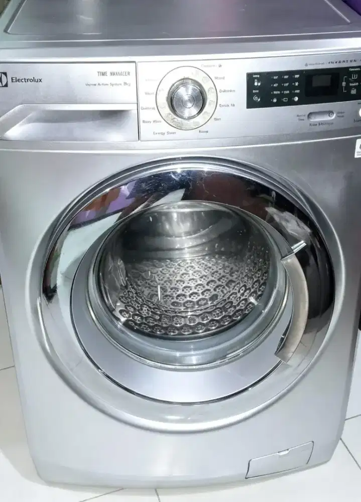 satset skrg bu Mesin cuci Front Electrolux kap 9kg,masih grezz,nego