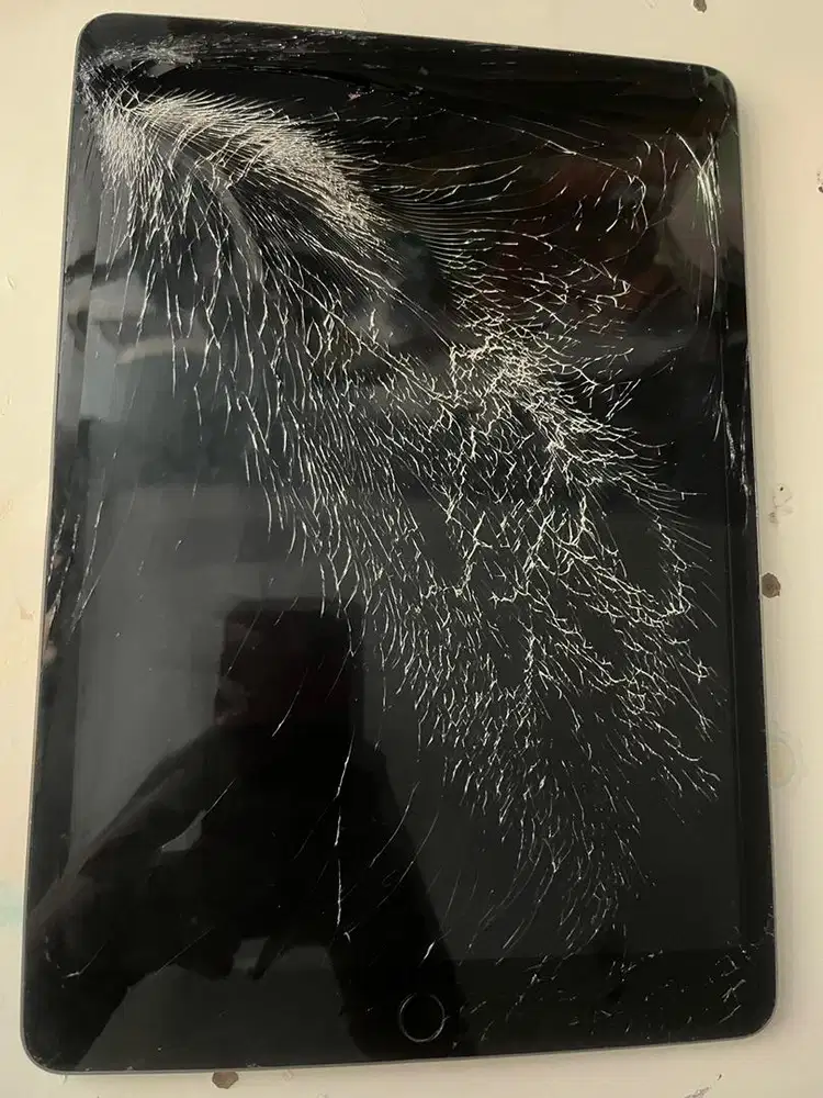 BEKAS IPAD 8 32GB LCD RETAK