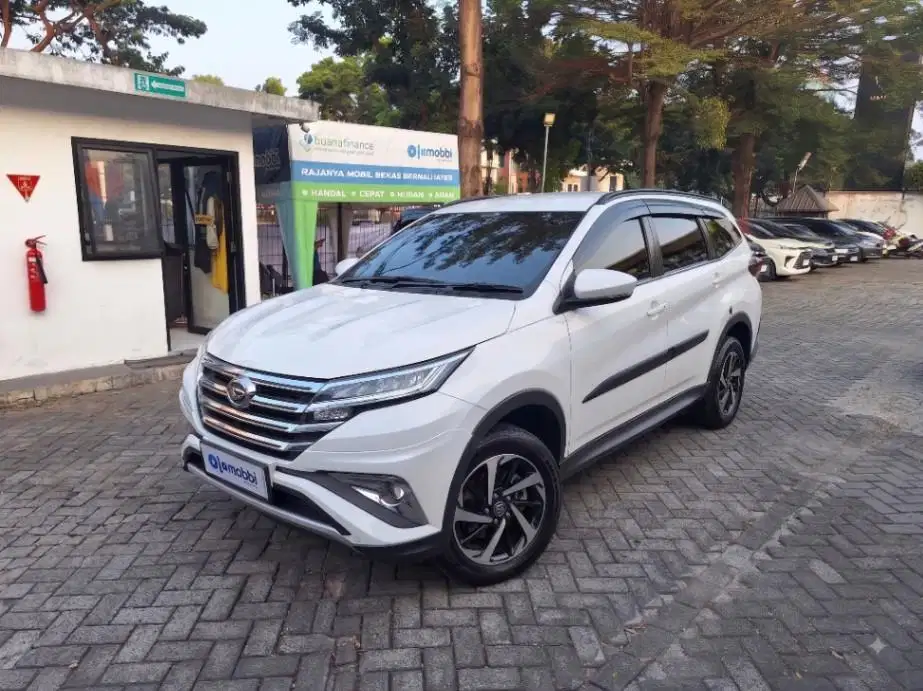 DP MURAH Daihatsu Terios 1.5 R Deluxe Bensin-AT 2022 Putih CRKIB