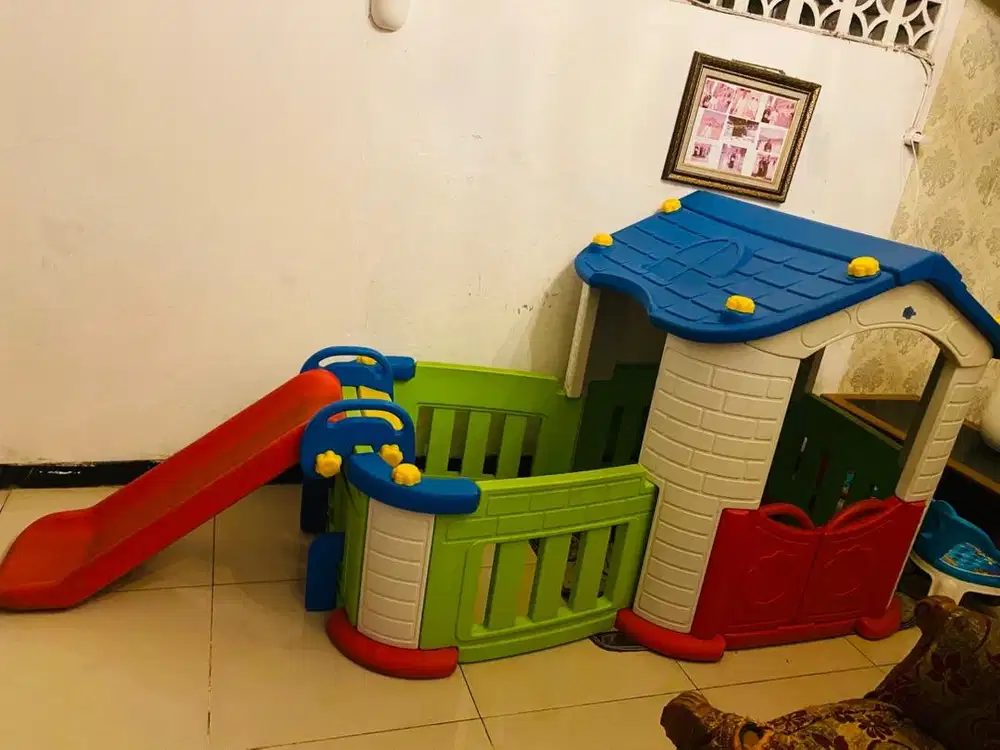 Perosotan anak besar playhouse