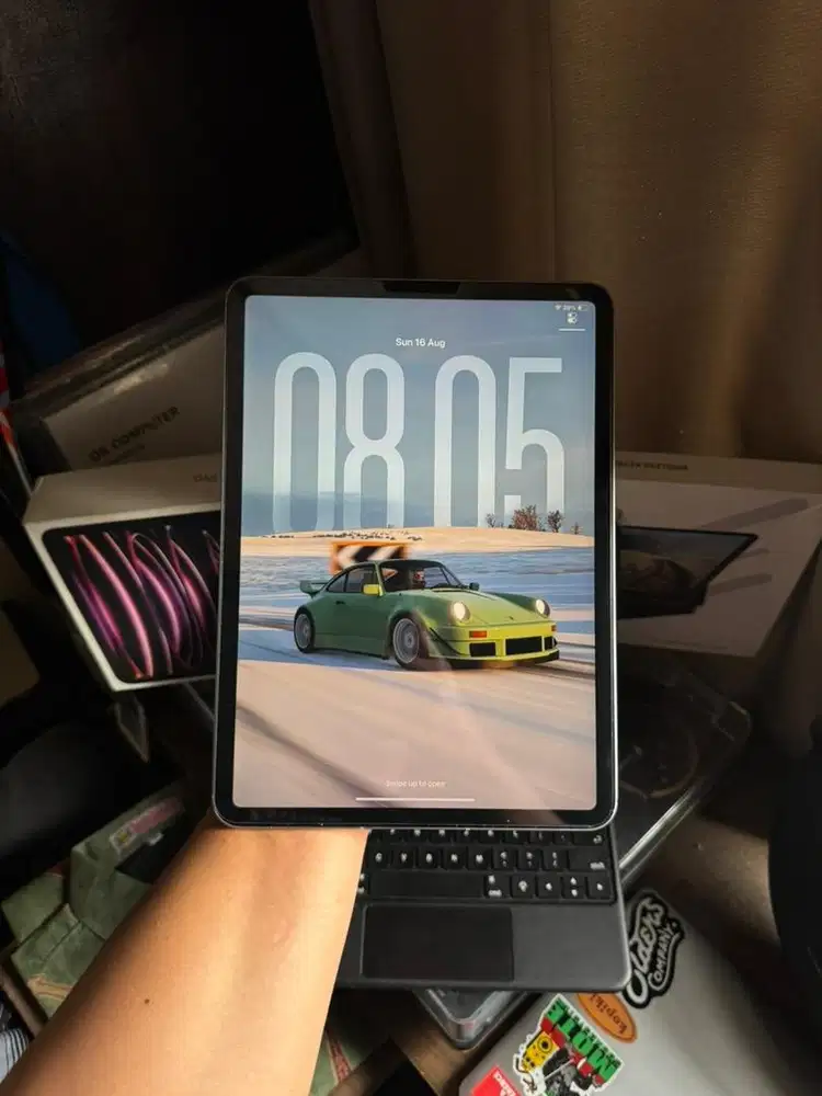 ipad pro gen 4 M2 128gb wifi + celluler free keyboard