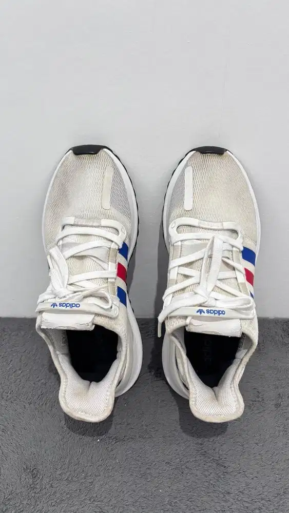 Sepatu Brand dari Adidas