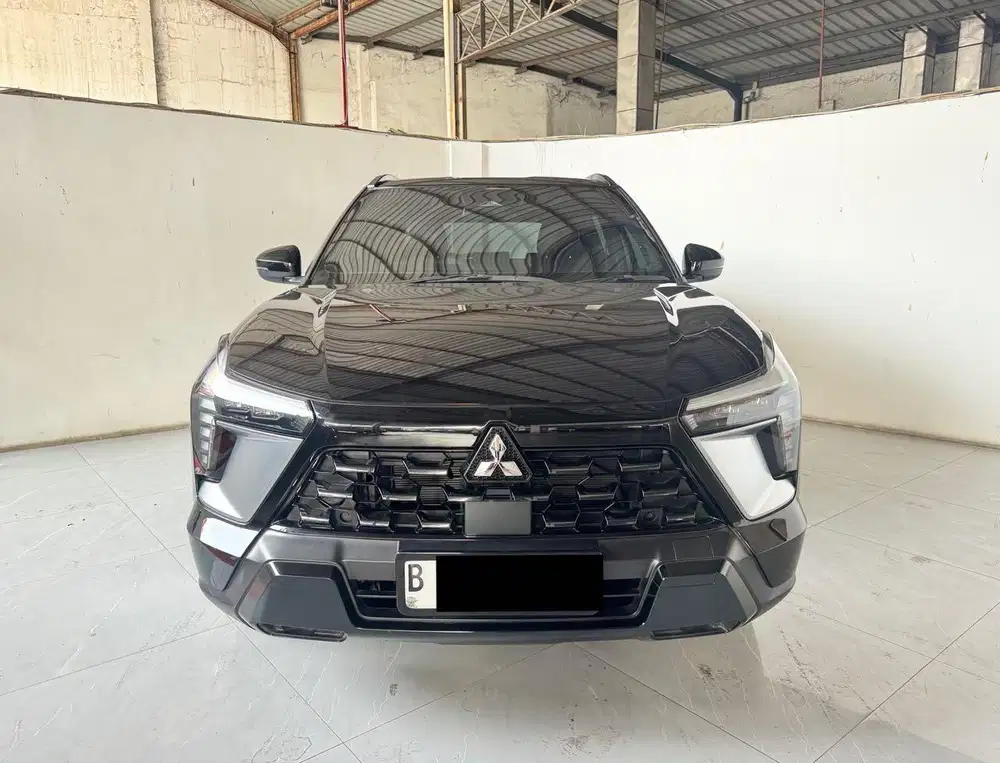 Mitsubishi Xforce Ultimate at km 8.600 perak