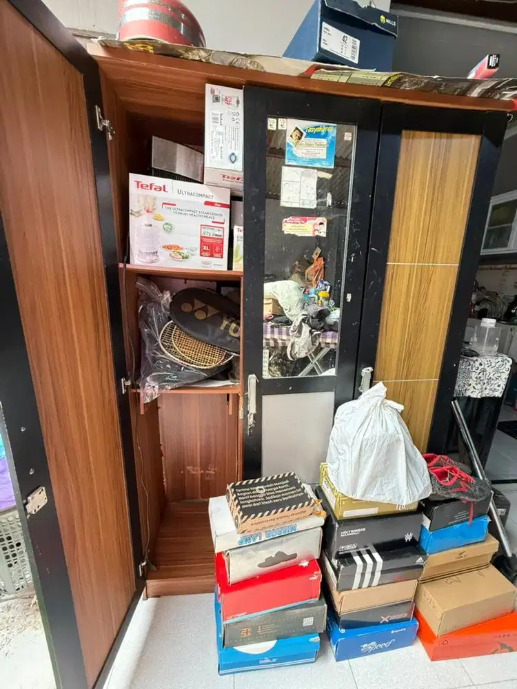 DIJUAL LEMARI 3 PINTU MINUS SEPERTI DI FOTO