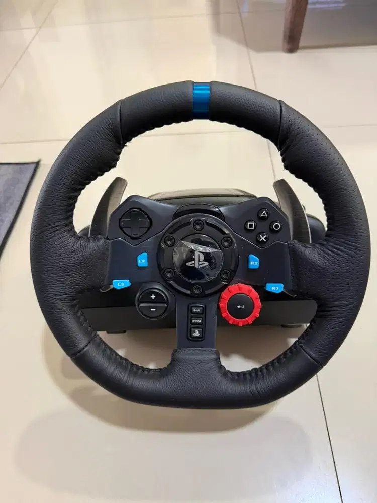 For Sale Logitech G29 Driving Force Superb Condition for PS4 / PS5