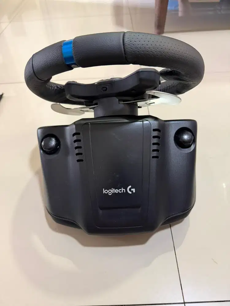 For Sale Logitech G29 Driving Force Superb Condition for PS4 / PS5