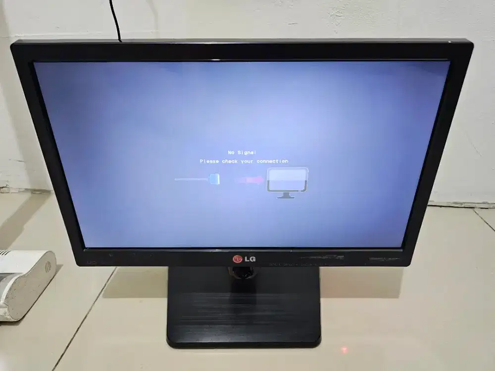 LG 16EN33SA LED komputer berukuran 15.6 inci koneksi D-Sub/VGA.