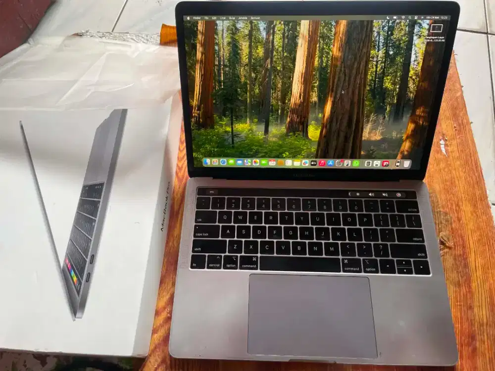 Macbook pro 13in thn 2019 touchbar ram8/ssd128gb fullset mulus normal