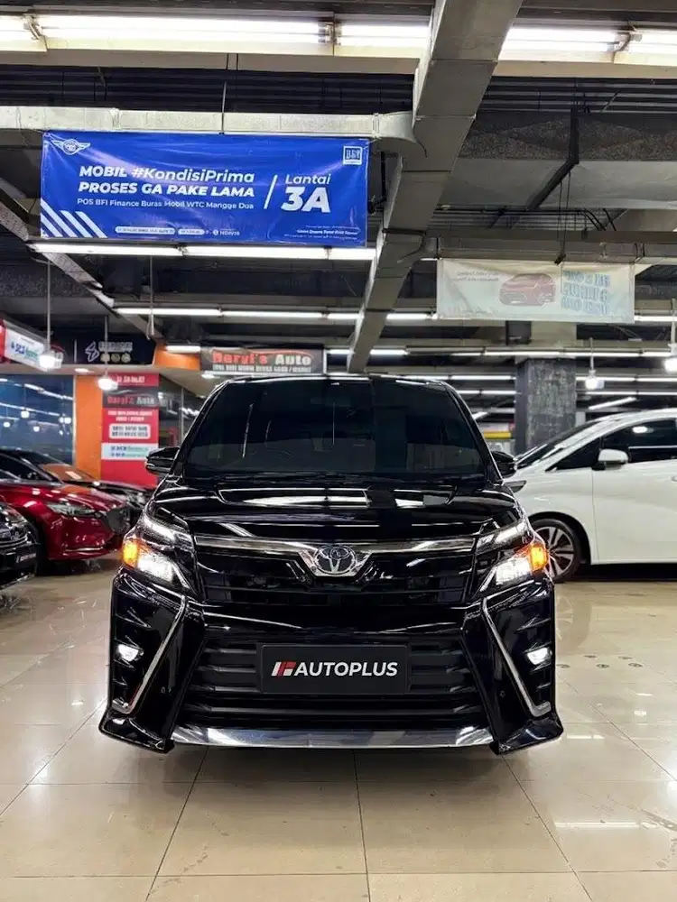 Km 40rb Toyota Voxy 2.0 A/T 2018