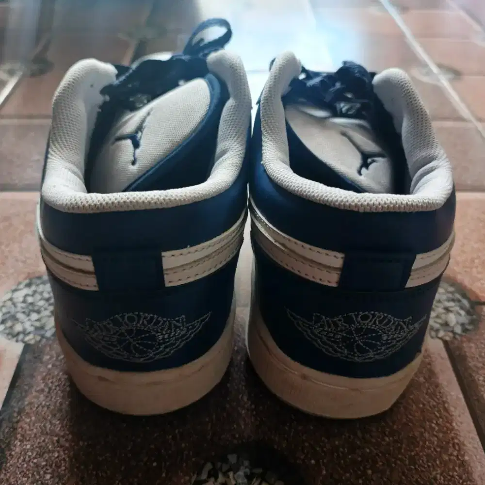Sepatu Nike air jordan low uk 42