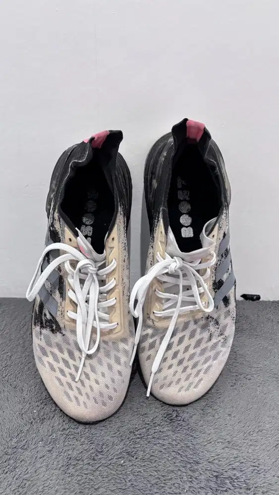 Sepatu Ultraboost PB