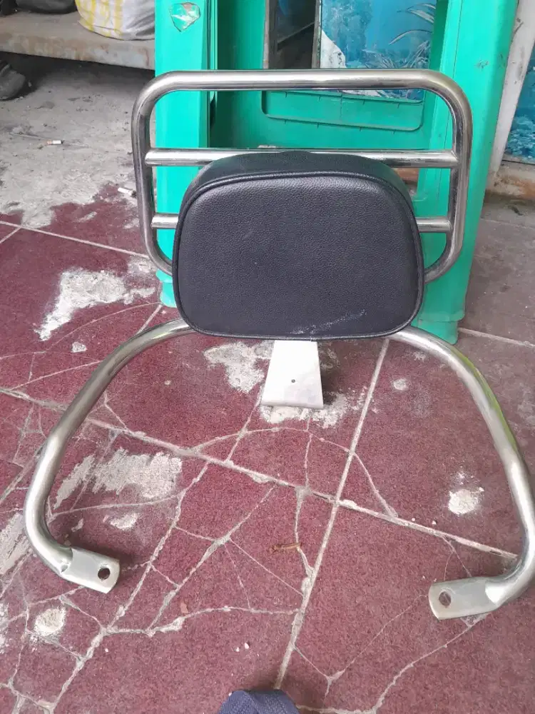 Wind shield dan bracket senderan motor smoot