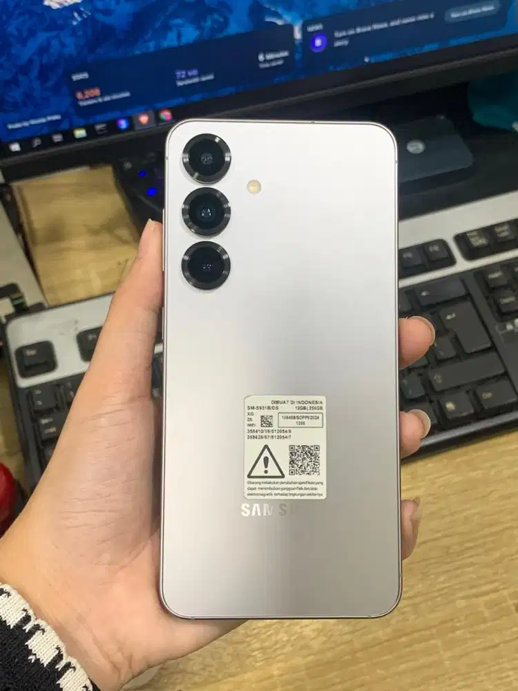 Samsung S25 12/256 Like New