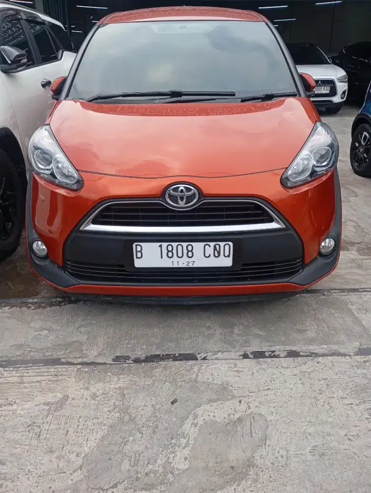 Toyota Sienta 1.5 V MT 2017 Orange