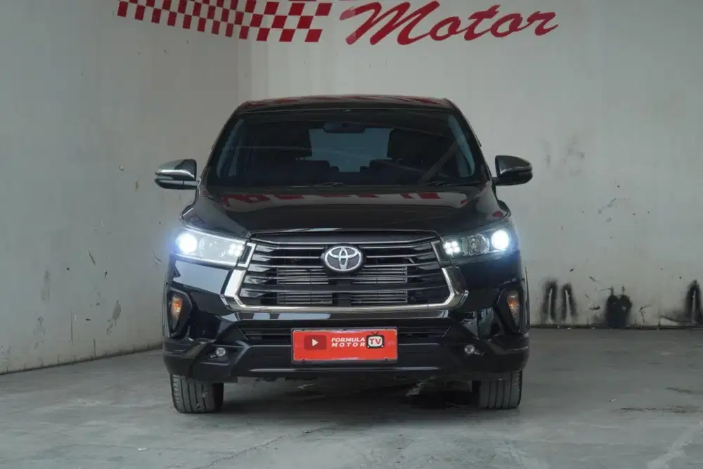Toyota Innova Venturer dsl AT 2022 Hitam