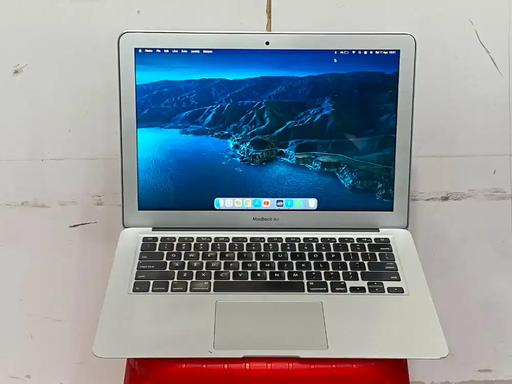 Jual cepat Macbook air 2015 13inch ram 8gb/128gb dent dikit