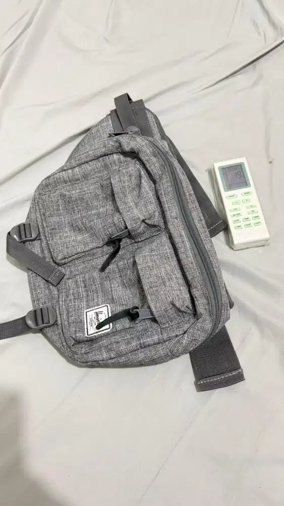 Tas Herschel supply co eighteen grey x raven hip pack weist bag