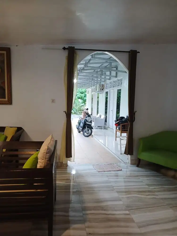 Di kontrakan rumah besar semi villa full furnish