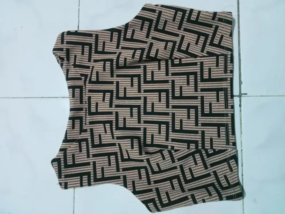 tangtop Crop fendi Asli bahan Bagus Banget