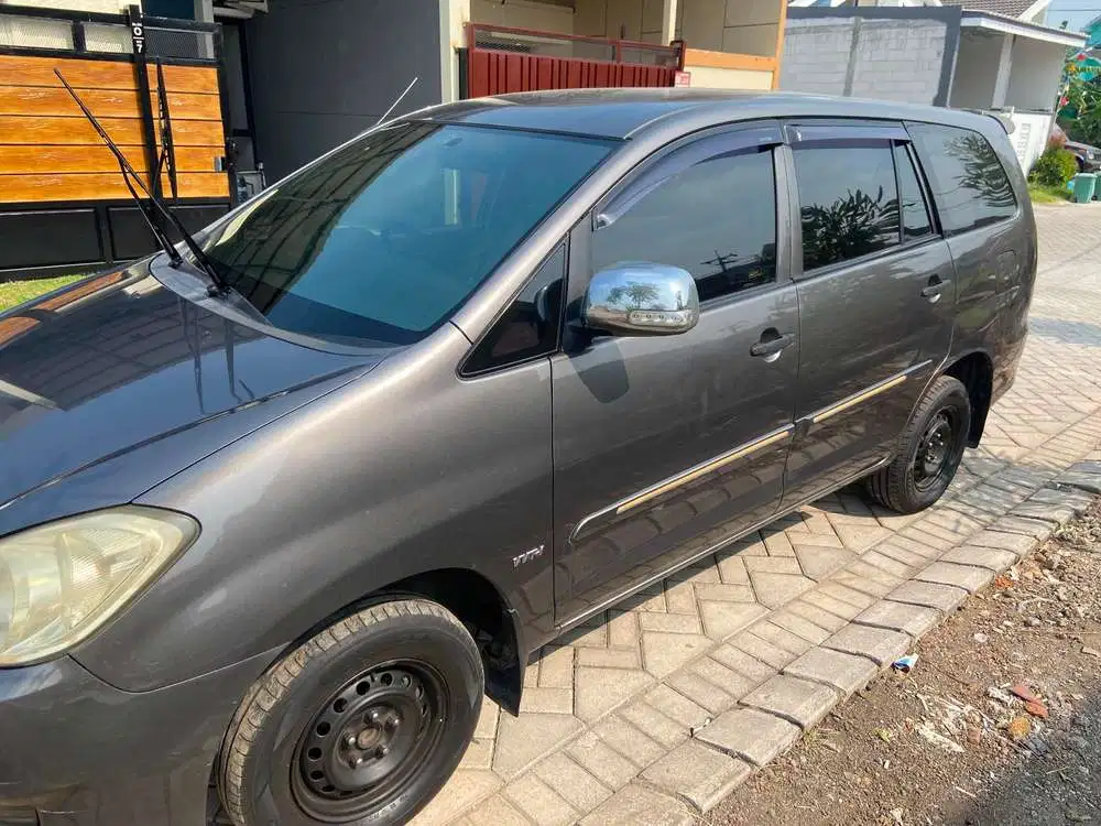 Toyota Kijang Innova 2011 Bensin