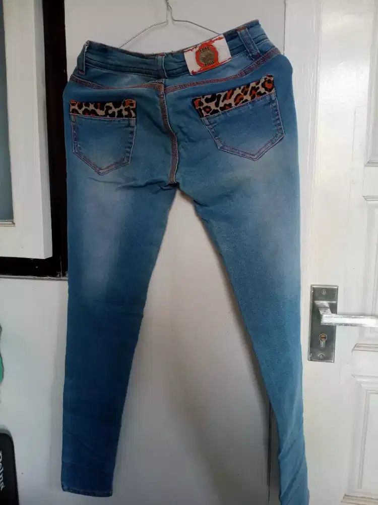 Di jual.celana jeans wanita merek sheriee