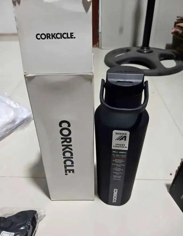 DIJUAL THUMBLER MERK CORKCICLE