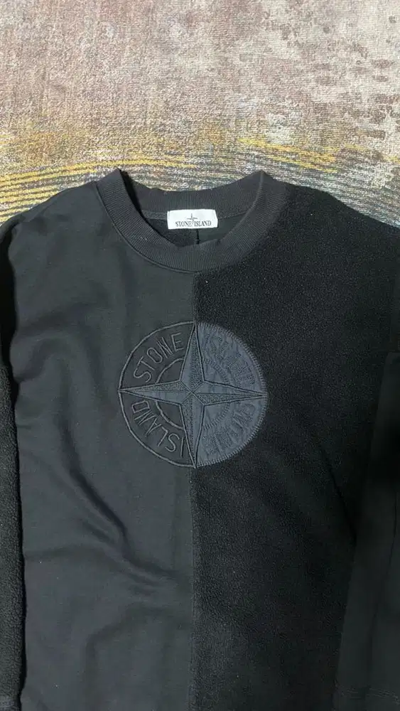 Crewneck stone island