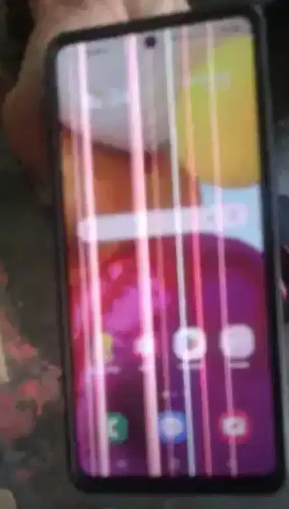 Lcd samsung S22 plus minus garisnya banyak