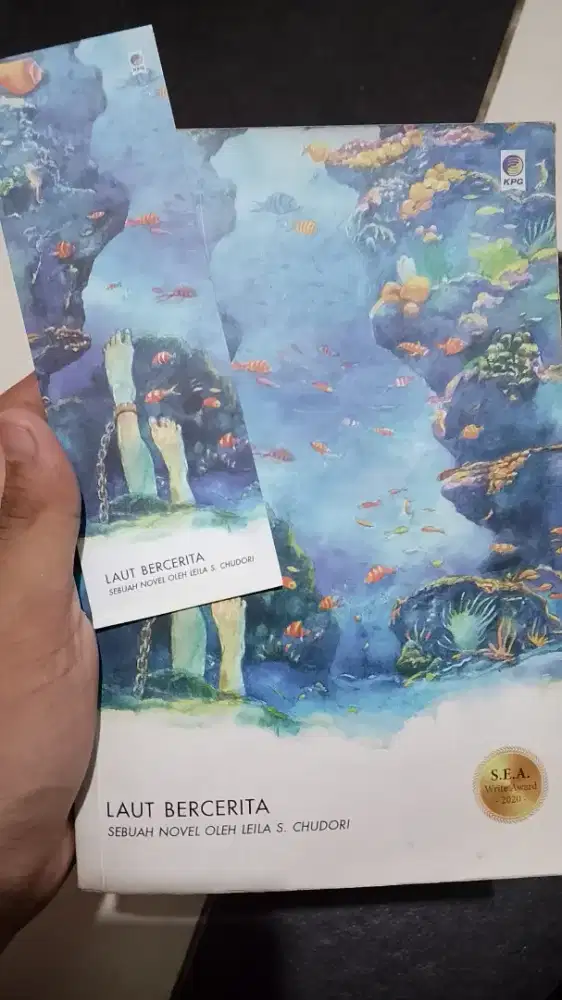 Novel laut bercerita
