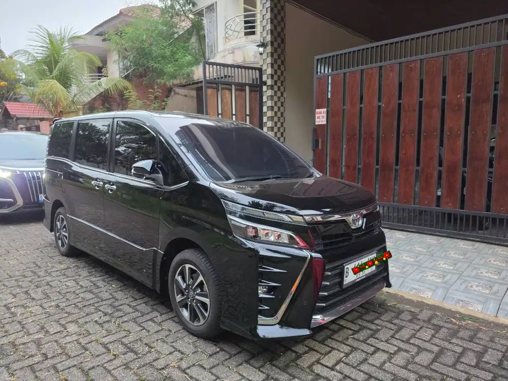 Di Jual Cepat Voxy Pemakaian 2021 (nik 2020),  Pribadi - KM 56K