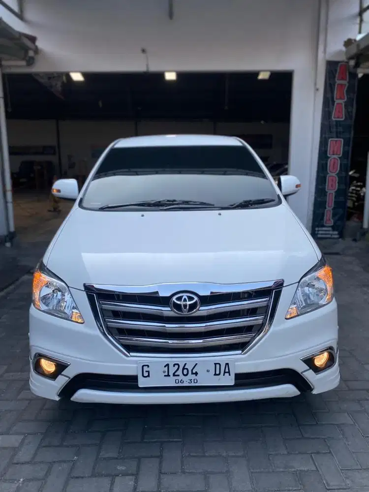 Innova V Luxury Matic 2015 Barong Bensin Putih Plat Lokal Istimewa